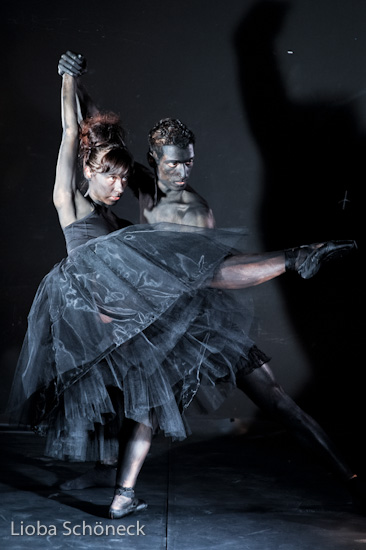 blackOUT | Tanztheater München | Progr. Heft B(R)achland/Schwarz | 28.09.2011